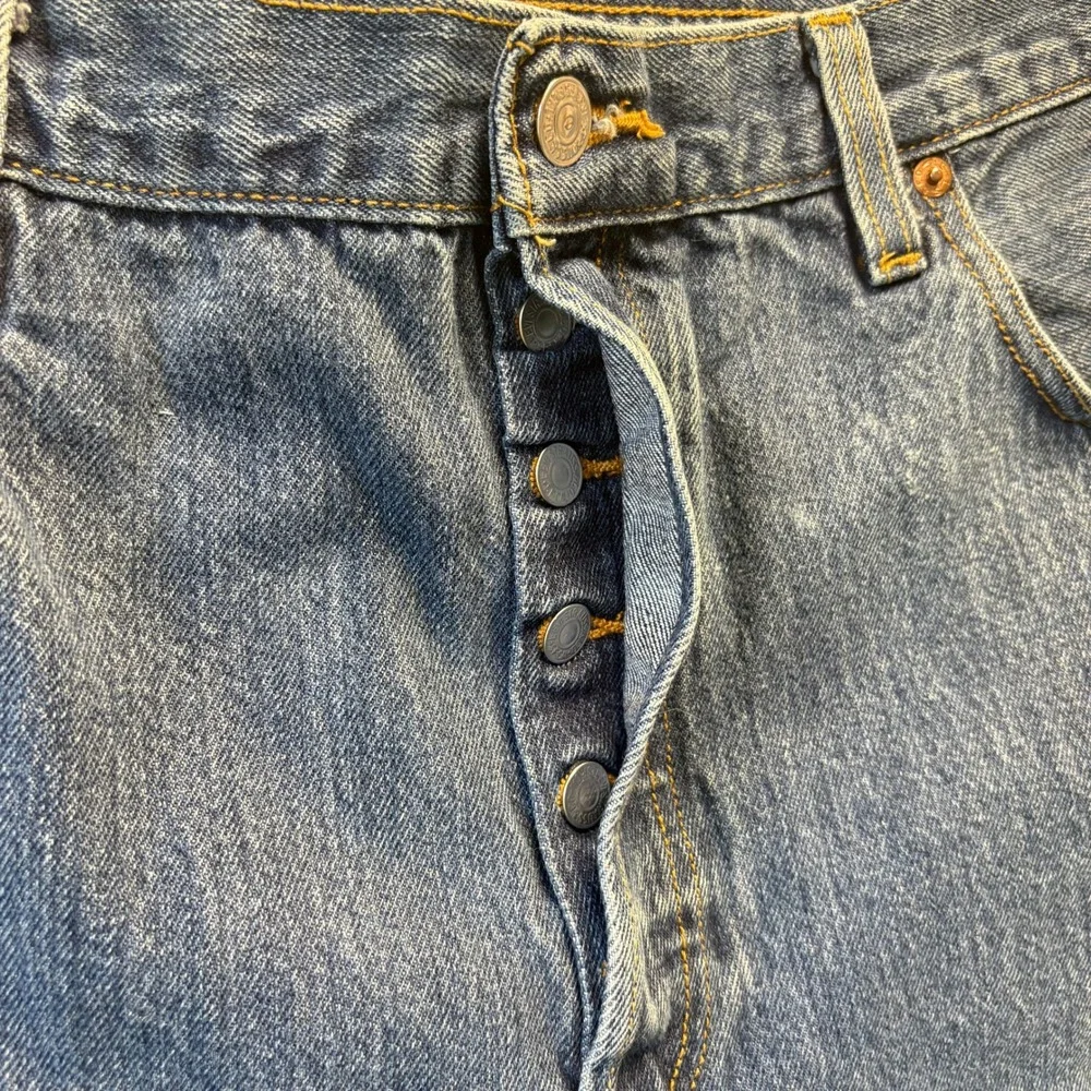 Vtg Levis 501 Jeans Mens W40 L29 Straight‎ Leg Button Fly 100% Cotton Denim Blue